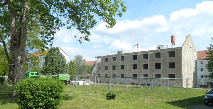 Abriss des Wohnblocks in der ‚Straße des Fortschritts 5-7‘
